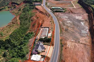 Ngang nhiên chiếm đất công, xây nhà không phép