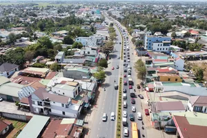 Hết Tết, người dân trở lại thành phố khiến Quốc lộ 14 ùn ứ kéo dài