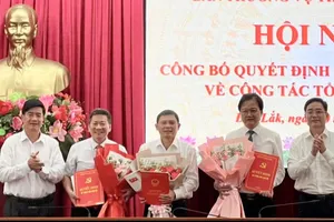 10 cán bộ chủ chốt của Đắk Lắk nghỉ hưu trước tuổi