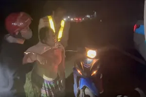 1 phụ nữ sinh con an toàn trên xe đặc chủng của CSGT