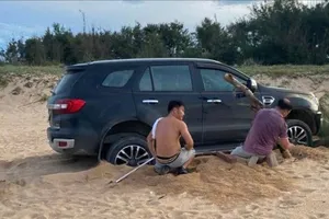 Người lái ô tô trên bãi biển Đắk Lắk bị phạt 5 triệu đồng