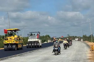 Phải dùng tre chống dây điện để thi công cao tốc Khánh Hòa – Buôn Ma Thuột