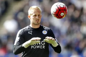 Kasper mơ “rửa nhục” trước cha Peter Schmeichel tại Old Trafford