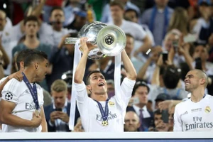 Zindane đã biến thầy trò Simeone… ngơ ra