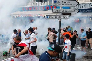 Pháp cấm bán bia rượu tại Marseille