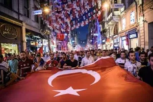 Bóng đá Thổ Nhĩ Kỳ… đứng hình vì đảo chính