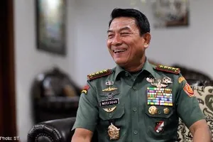 Tướng quân đội làm lãnh đạo bóng đá để giảm tiêu cực