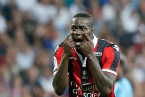 Balotelli đá cho... bõ ghét Klopp