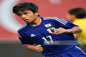 Tiền đạo Barcelona 'quậy nát' hàng thủ Việt Nam