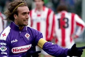 Fiorentina được mang ra... chợ