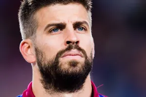 Pique rơi lệ ngày Nou Camp đóng cửa