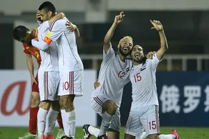 Màu cờ sắc áo của “kẻ không nhà”