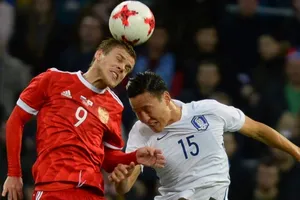 Hàn Quốc ghi bốn bàn vẫn thua 2-4