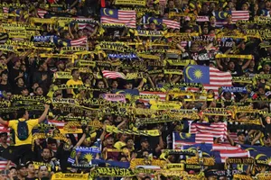 Manh động từ fan đến đội, bóng đá Malaysia bị phạt nặng