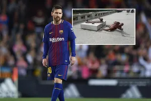 Đau lòng Messi bị phá nát ‘đôi chân’