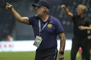 Bại tướng của HLV Miura từ chức