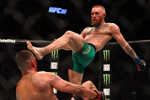 Pacquiao rủ McGregor 'hốt hụi chót'