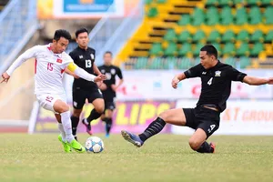 U-19 Việt Nam quên mình cứu… 'chúa'