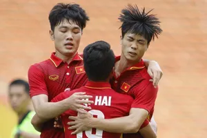 Công Phượng 70 tỉ đồng, lương tháng 9.000 USD có cao?