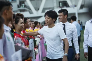 HLV Miura đến với giải sinh viên