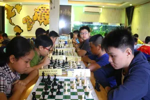 Gần 100 kỳ thủ tranh tài giải cờ vua để tìm thần đồng