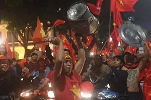 Phóng sự AFC viết gì về dòng thác đỏ CĐV U-23 Việt Nam?