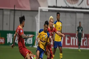 Hai cầu thủ họ Hồ ghi bàn cho SL Nghệ An tại Singapore