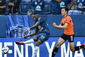 Vì sao Hoàng Vũ Samson không đá Champions League?