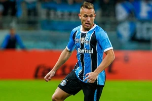 Sao Brazil chấn thương mất World Cup vẫn được Barca mua