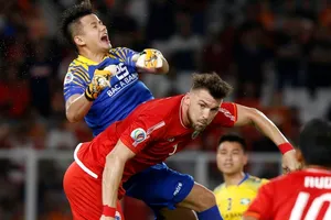 Thua phút bù giờ, SL Nghệ An chông chênh