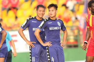 'Cuộc chiến' thế hệ vàng giữa HLV Minh Chiến và Văn Sỹ