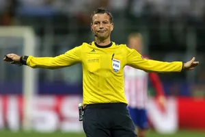 Sốc: Trọng tài Anh sạch bóng ở World Cup 2018