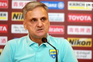 Bầu Đức nói là làm, Mihail chia tay Thanh Hóa