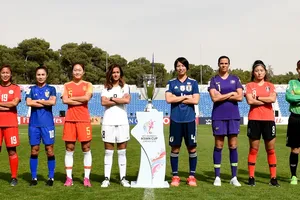 Tám “bà” ủ năm giấc mơ