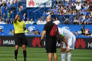 Cựu sao MU không được dự World Cup, lại bị thẻ đỏ ở CLB