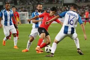 ‘Messi Hàn’ chuyền bóng cho Son Heong-min ghi bàn