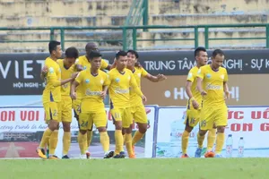 Trùm Tỉnh ‘xé nát’ ngày vui của thầy trò HLV Trần Minh Chiến