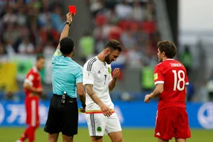 “Cái chết” ngây ngô của trọng tài FIFA trước World Cup 2018