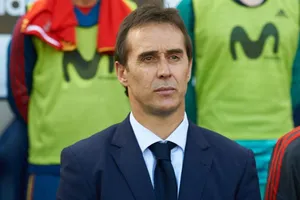 HLV tuyển Tây Ban Nha bị sa thải ngay trước thềm World Cup