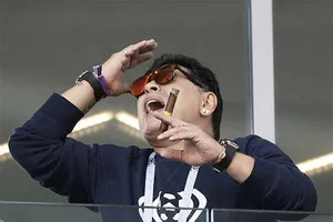 Maradona bênh Messi, đổ lỗi cho cả đội tuyển Argentina