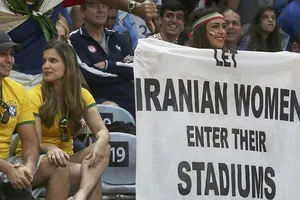 Hãy cho phụ nữ Iran vào sân 