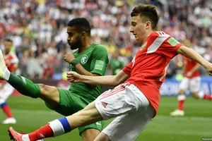 Barcelona sẽ mua Golovin thay Iniesta?