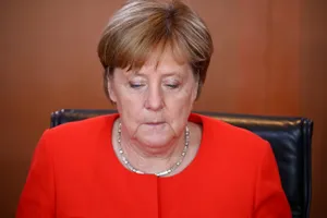 Bà Merkel làm gì khi tuyển Đức bị Hàn Quốc đánh bại?