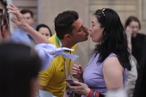 Phụ nữ Nga bị lạm dụng khi tuyển Nga thắng