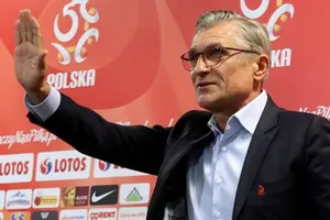 HLV đầu tiên ra đi vì World Cup