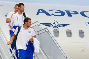 Tuyển Nga đã quay lại Moscow và giao lưu chiều nay