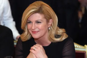 Tổng thống xinh đẹp Kolinda nói gì với Thủ tướng Medvedev?