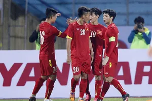 Bình luận: 'Các anh quá đáng lắm à nha!'