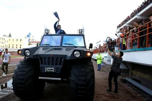 Chủ tịch Maradona ra mắt hoành tráng