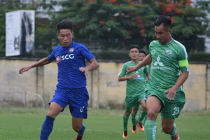 Đuổi đánh trọng tài trận play off hạng nhì